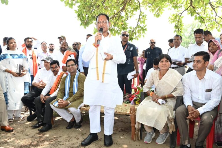 Chief Minister's Surprise Visit to Chuktipani, Warm Welcome by Baiga Community