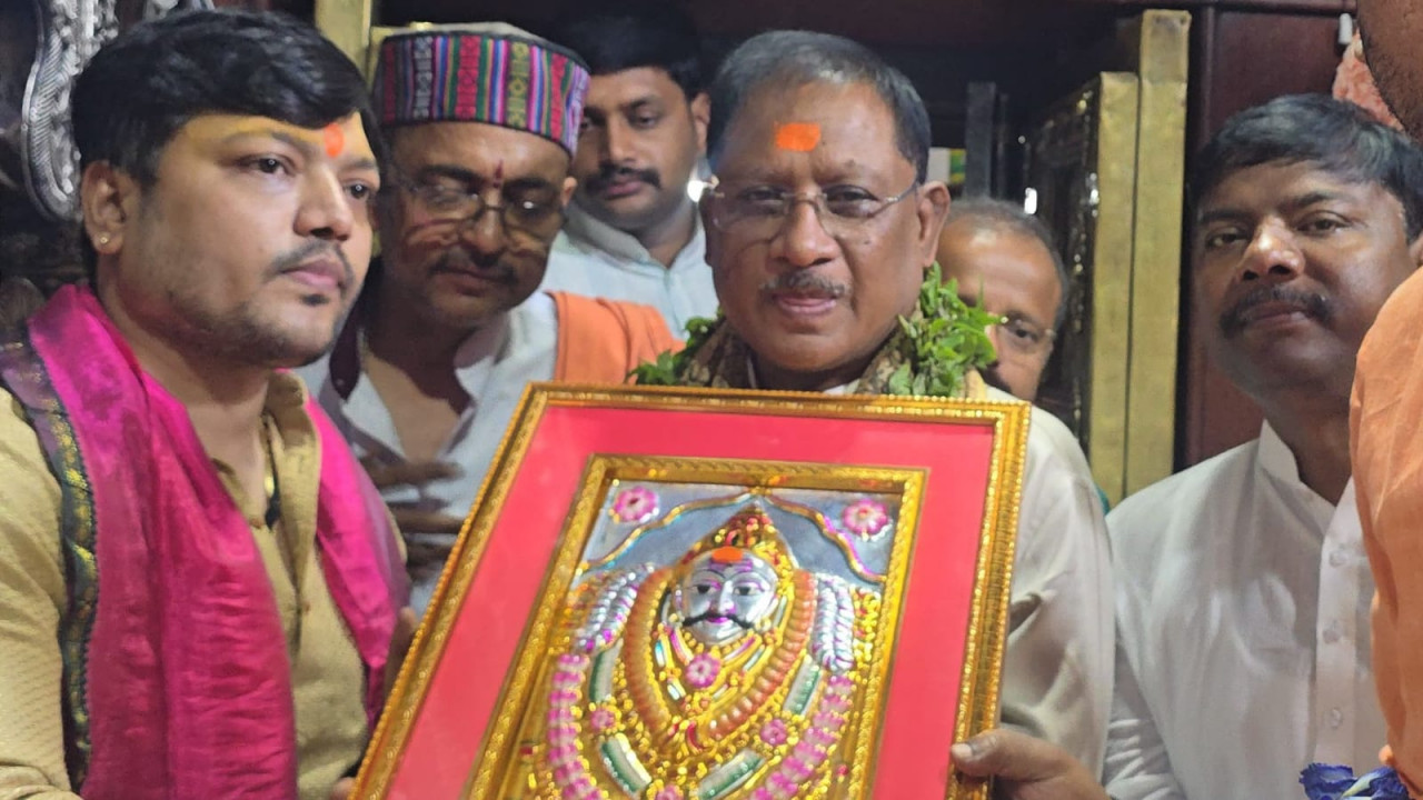 Raipur : Chief Minister Shri Vishnu Deo Sai offered Prayers at Durbar of 'Kashi Ke Kotwal' Shri Kaal Bhairav Ji, performed Customary Rituals