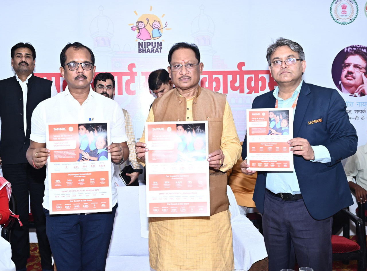 Raipur : Chief Minister Shri Vishnu Deo Sai Launches 'Sampark Smart School and Smart Block Programme’ in Jashpur, Hailing it as Education Milestone