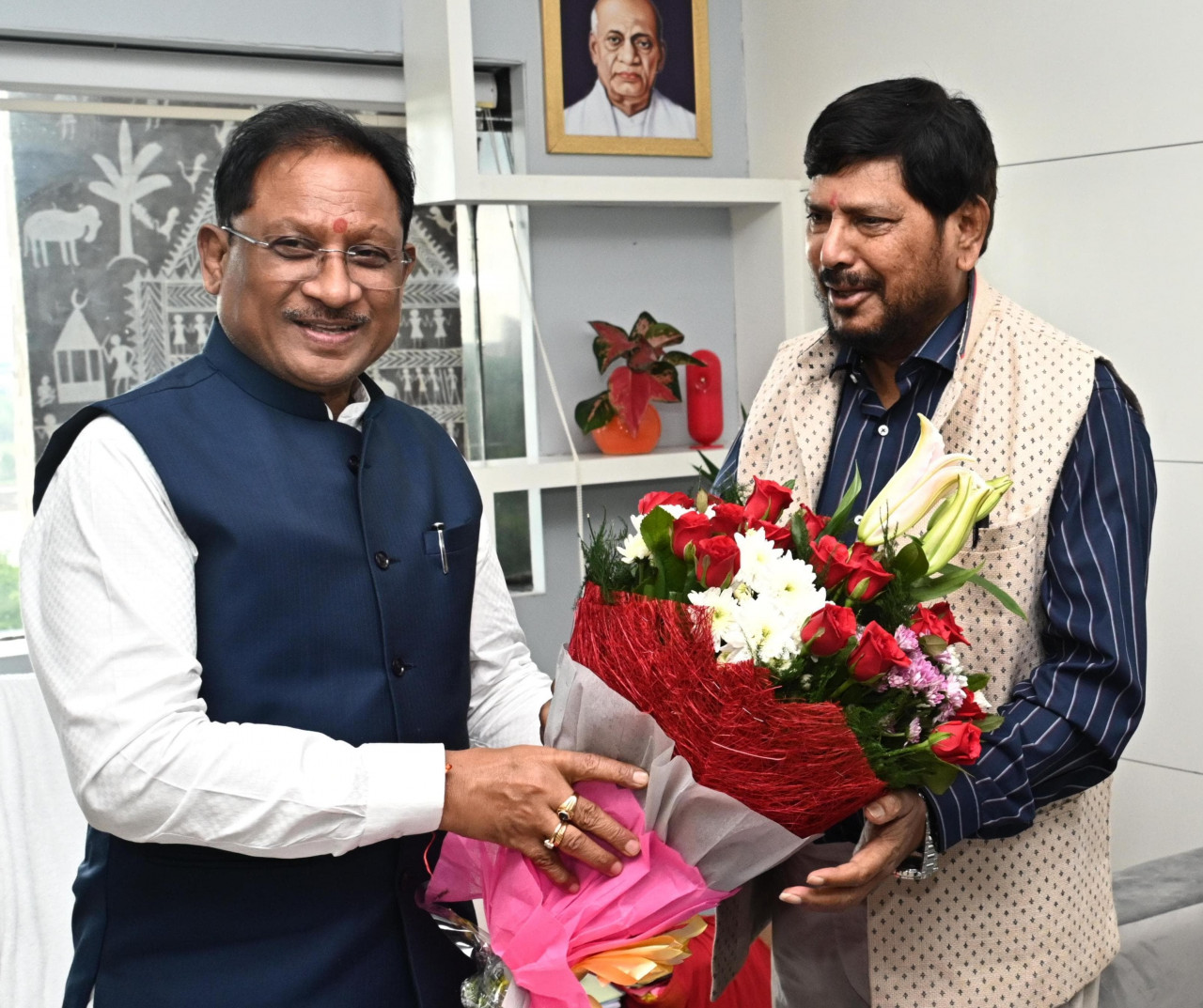 Raipur : Union Minister Ramdas Athawale Calls on Chhattisgarh CM Vishnu Deo Sai