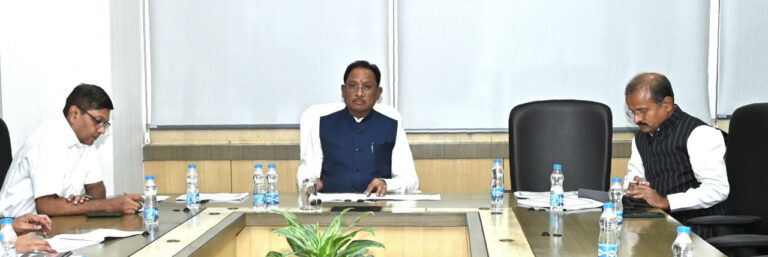 Raipur : Chief Minister Shri Vishnu Deo Sai Reviews Fertilizer and Seed Availability Ahead of Kharif Season, Stresses Timely Supply to Farmers