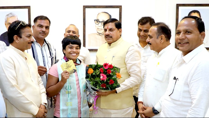 CM Dr. Yadav Congratulates International Wrestler Priyanshi for Winning Gold in Vietnam