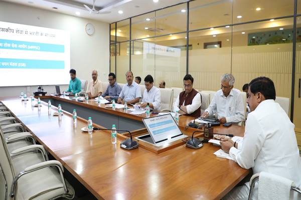 Senior Officers Should Continuously Review Progress of New Government Recruitments : CM Dr. Yadav