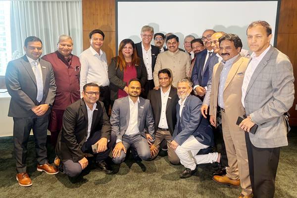 Chief Minister Dr. Yadav Receives Unprecedented Welcome in Dubai