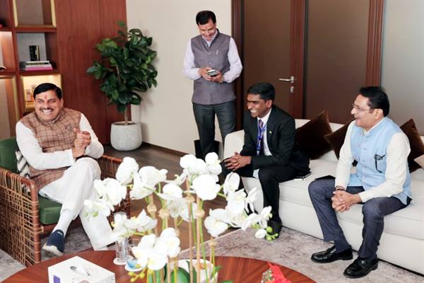 Chief Minister Dr. Yadav Meets India’s Consul General in Dubai