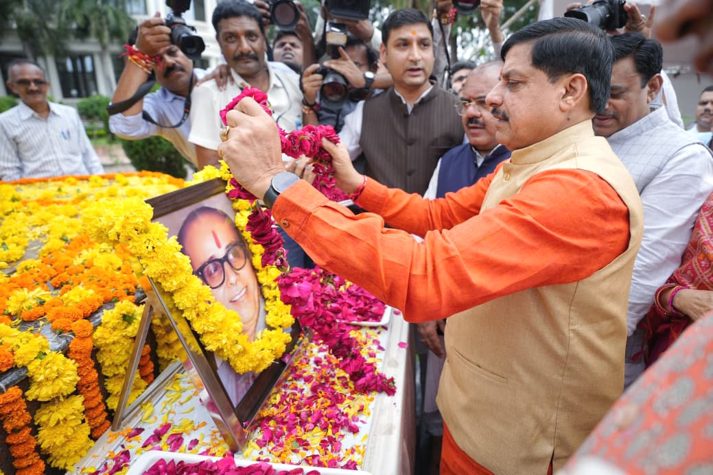CM Dr. Yadav Pays Tribute to Late Kushabhau Thakre on His Birth Anniversary